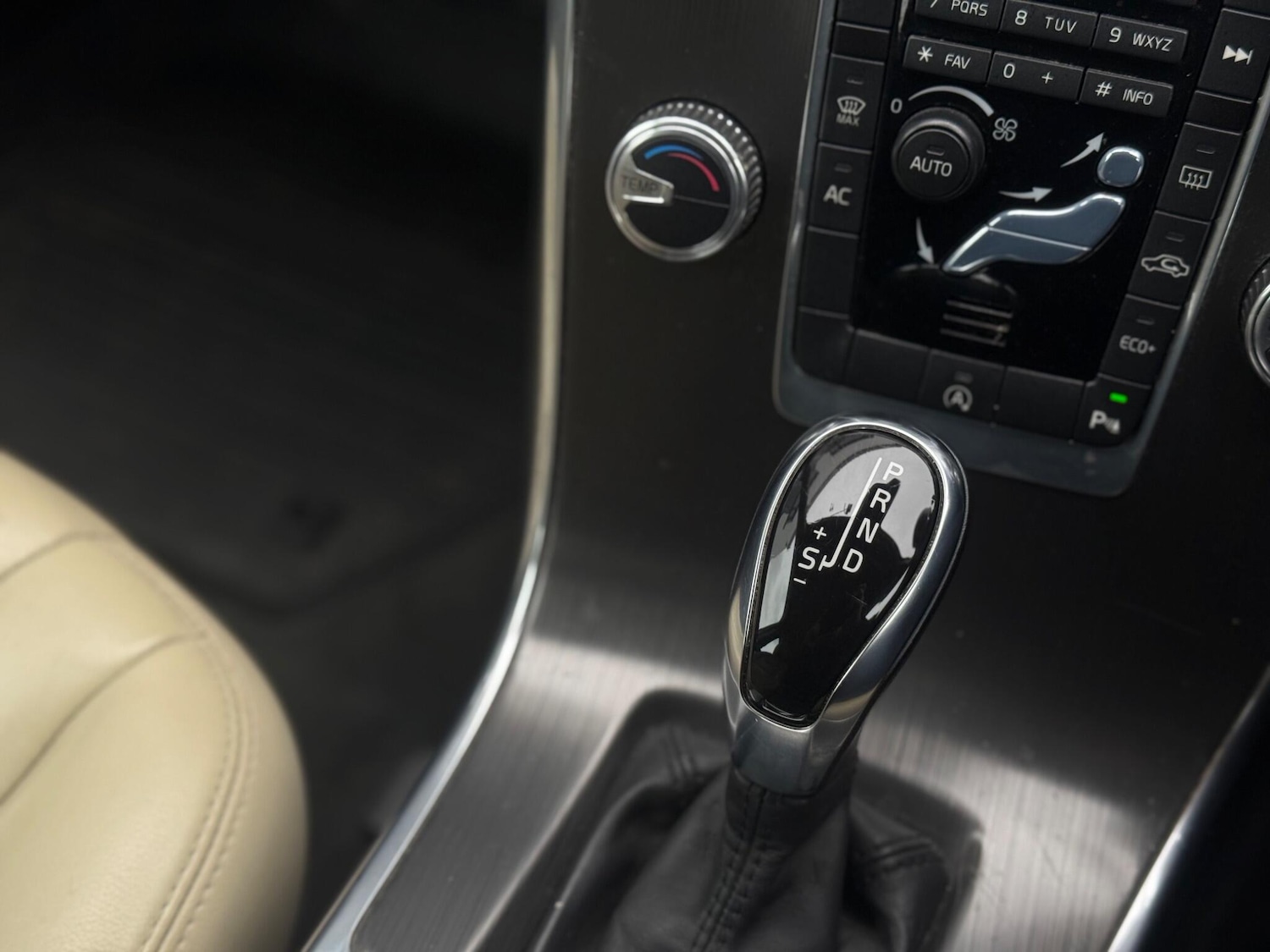 Used Volvo XC60 2014 for sale - 76408911: Photo 37