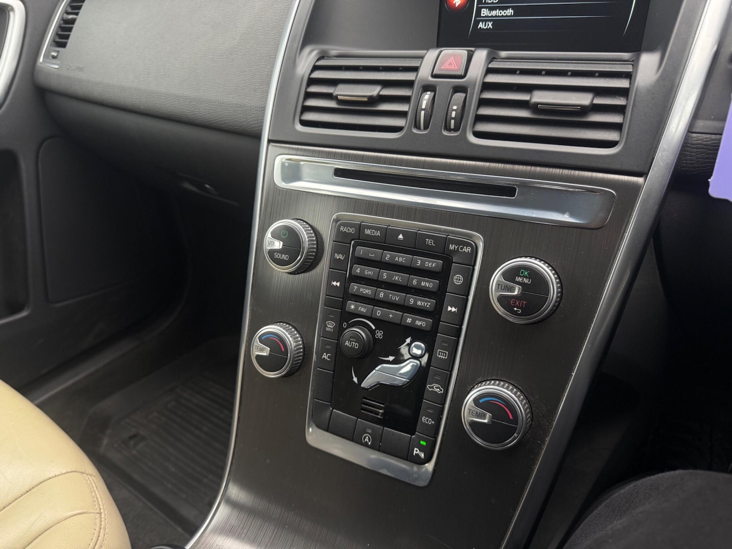 Used Volvo XC60 2014 for sale - 76408911: Photo 38