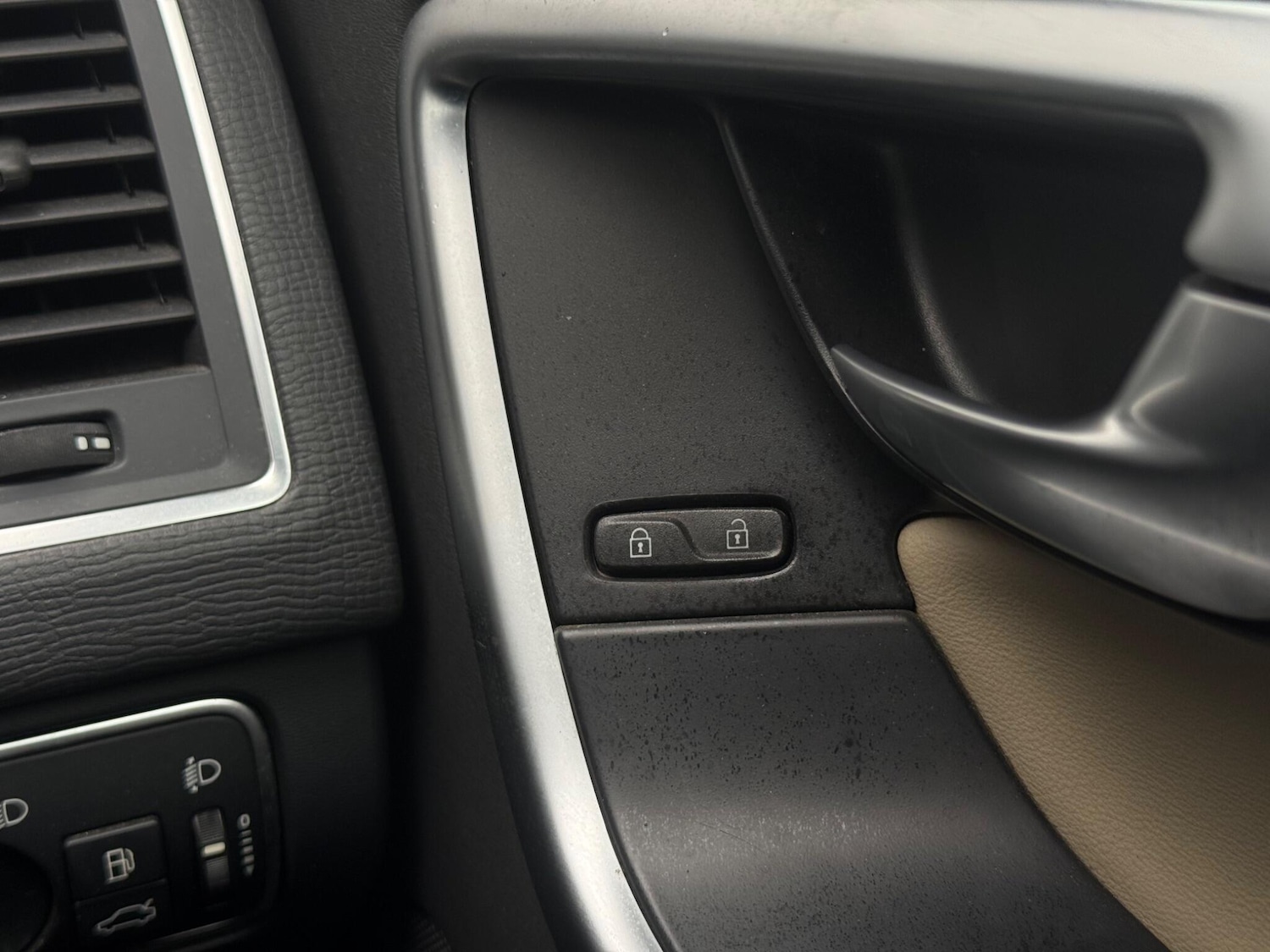 Used Volvo XC60 2014 for sale - 76408911: Photo 42