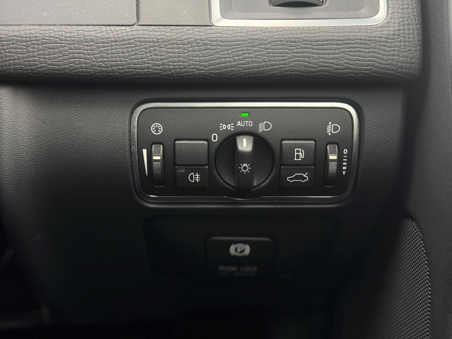 Used Volvo XC60 2014 for sale - 76408911: Photo 43