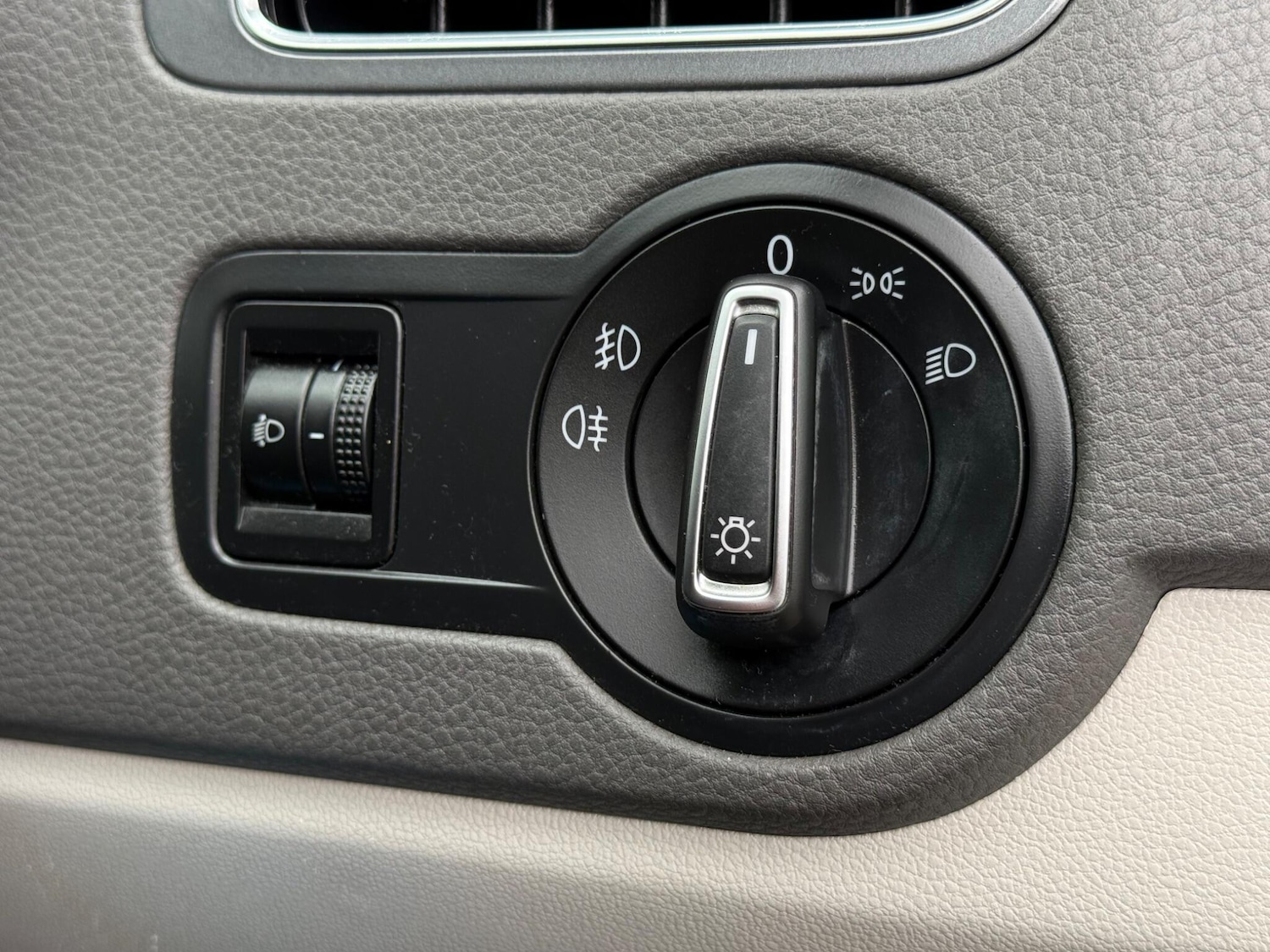 Used Volkswagen Polo 2015 for sale - 78185230: Photo 87