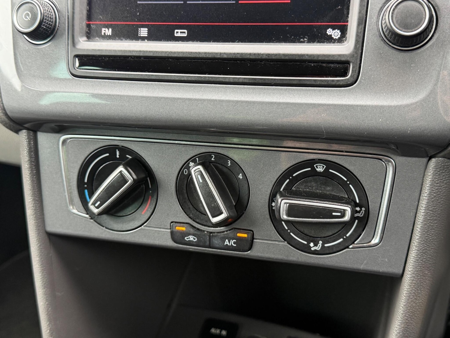 Used Volkswagen Polo 2015 for sale - 78185230: Photo 93