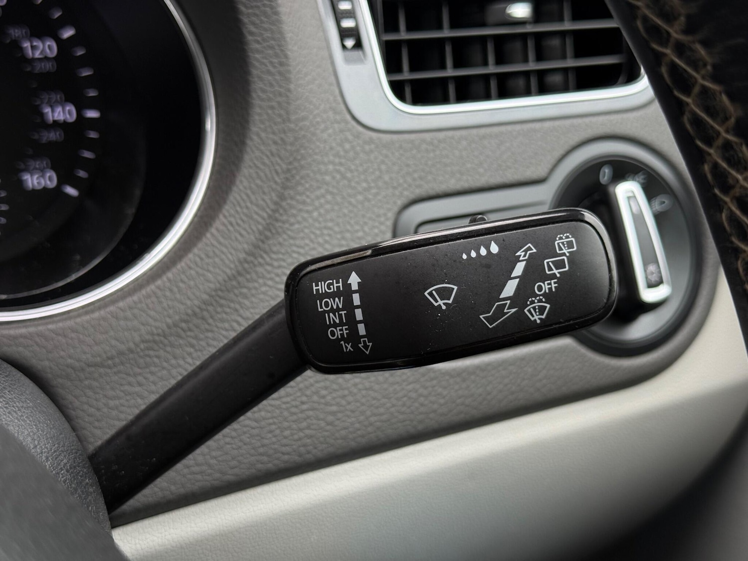 Used Volkswagen Polo 2015 for sale - 78185230: Photo 99