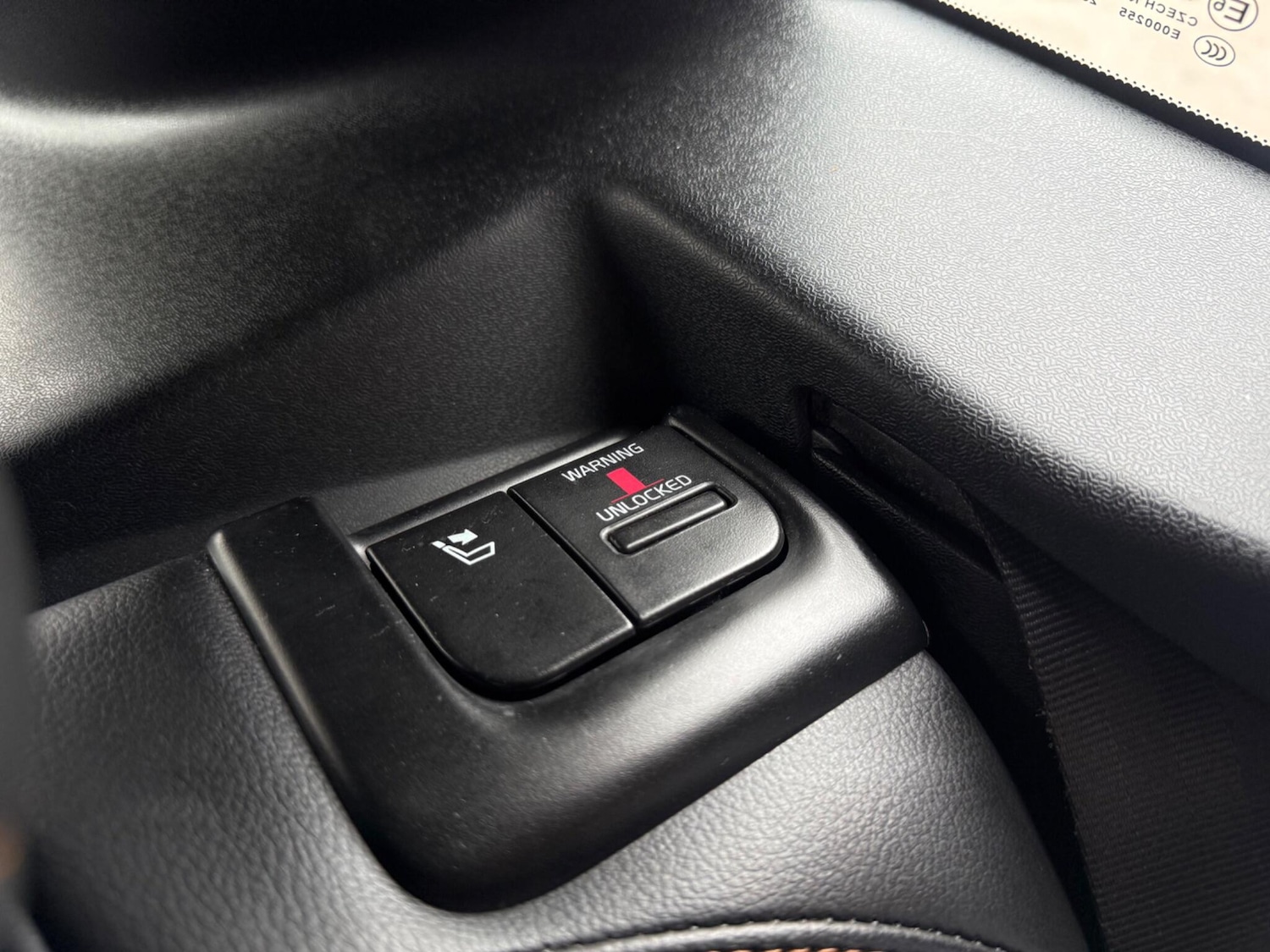 Used Volvo V40 Cross Country for sale - 77808996: Photo 42