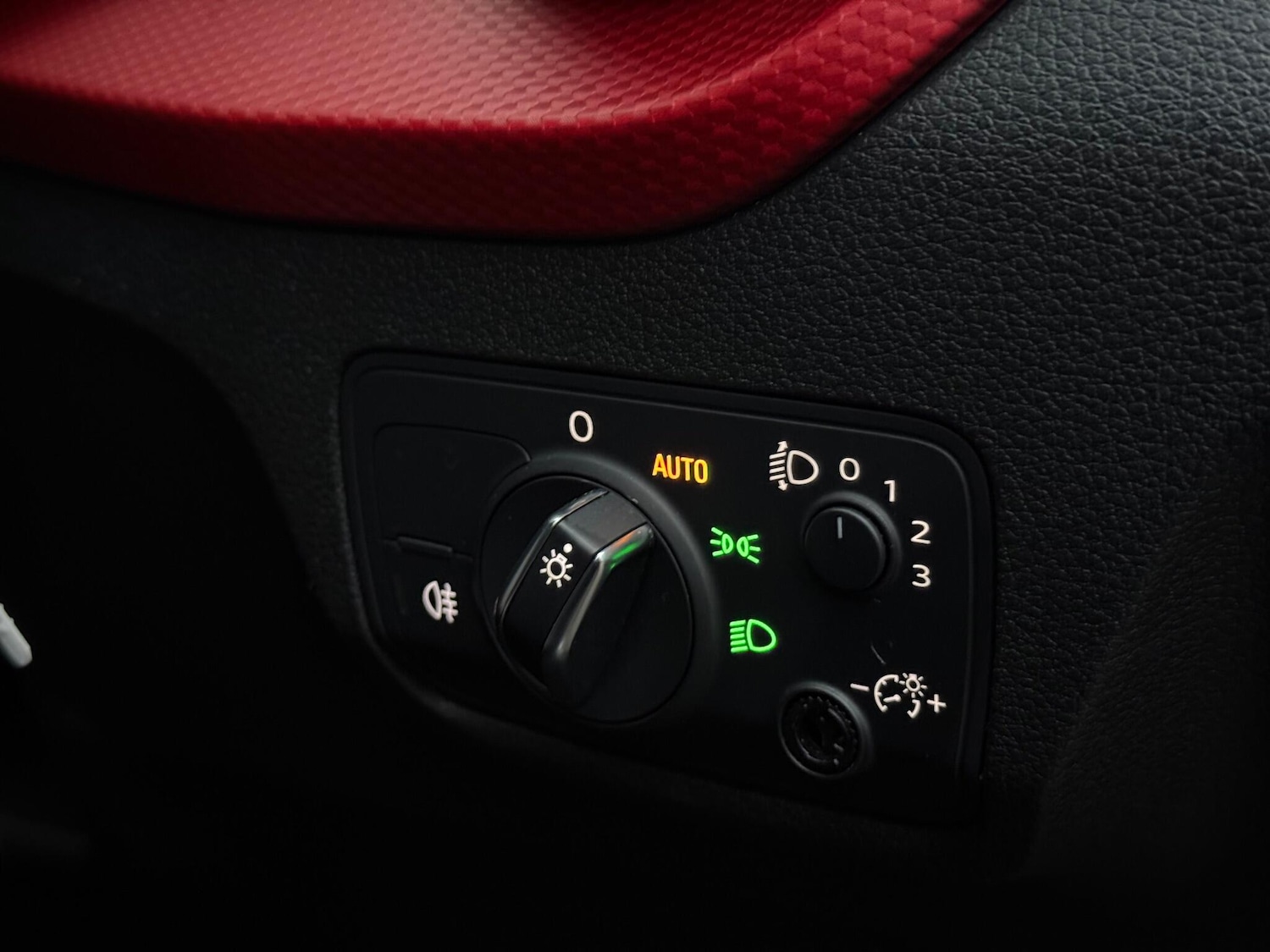 Used Audi Q2 2017 for sale - 76742939: Photo 43