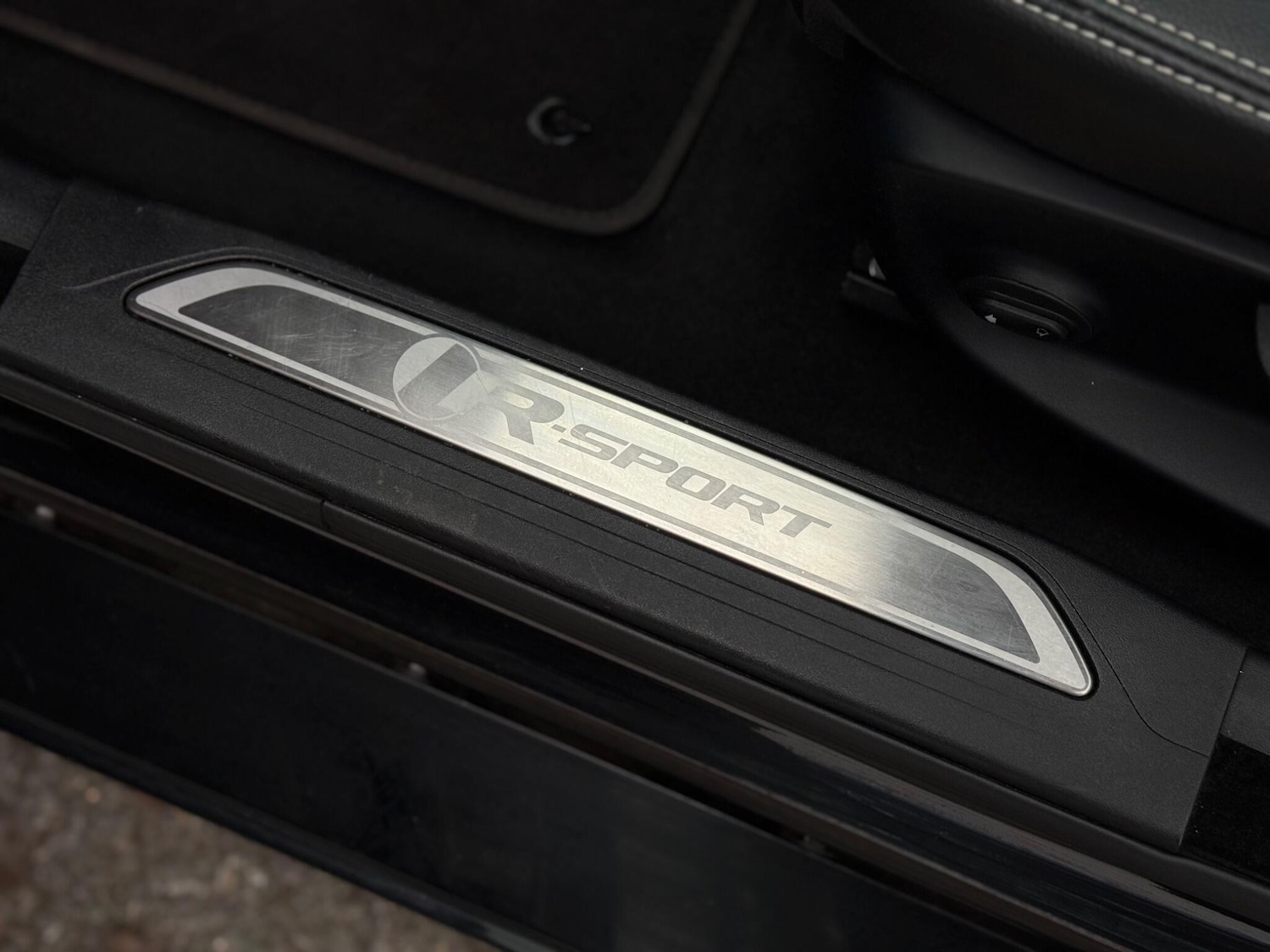 Used Jaguar XE for sale - 77684210: Photo 64