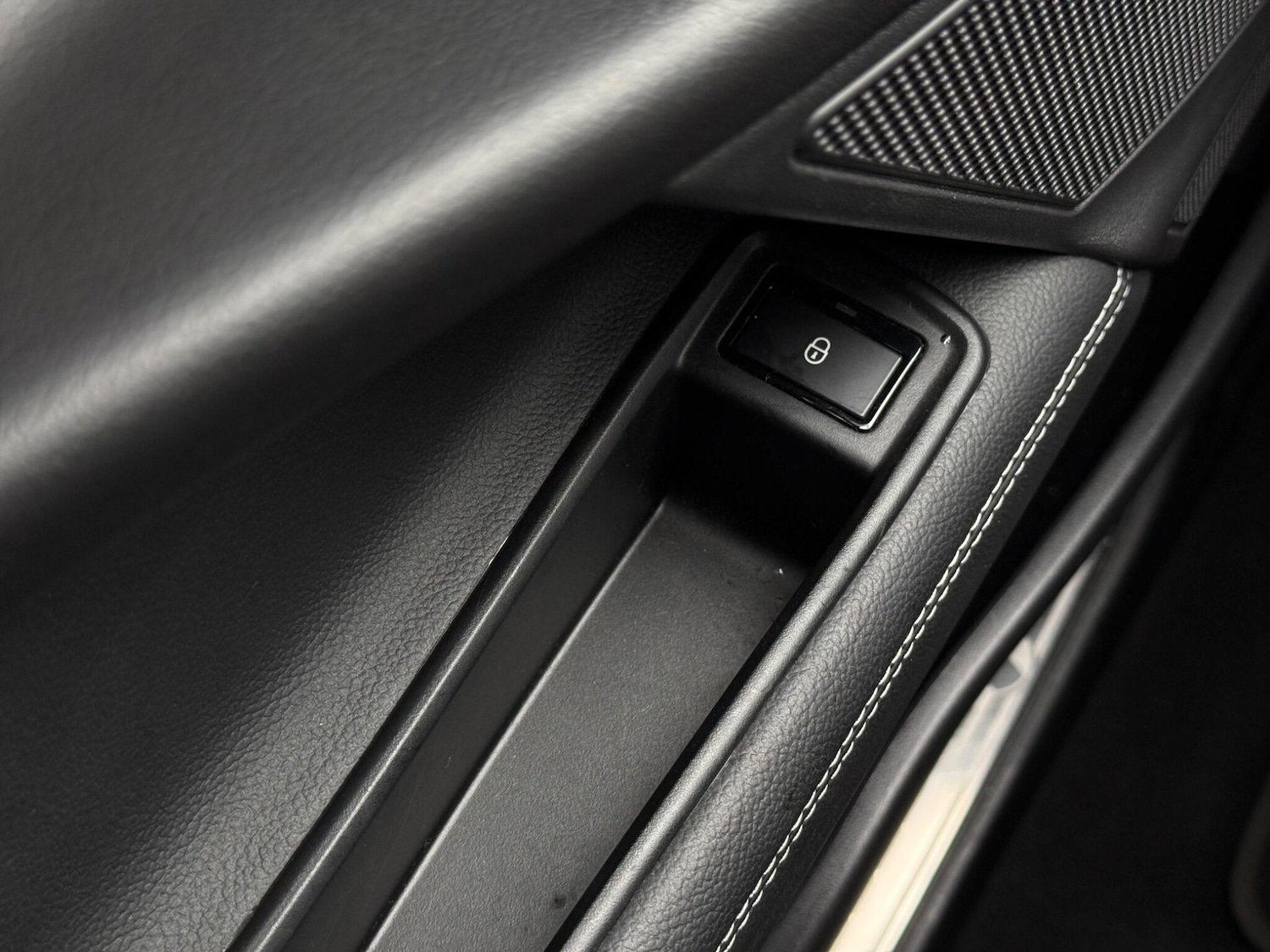 Used Jaguar XE for sale - 77684210: Photo 68