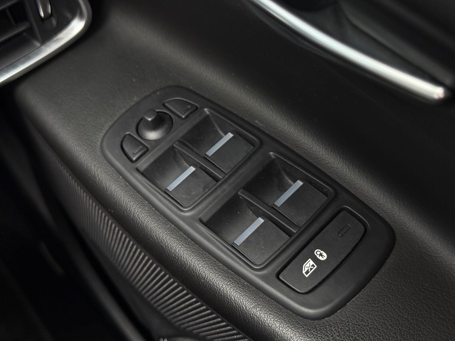 Used Jaguar XE for sale - 77684210: Photo 79