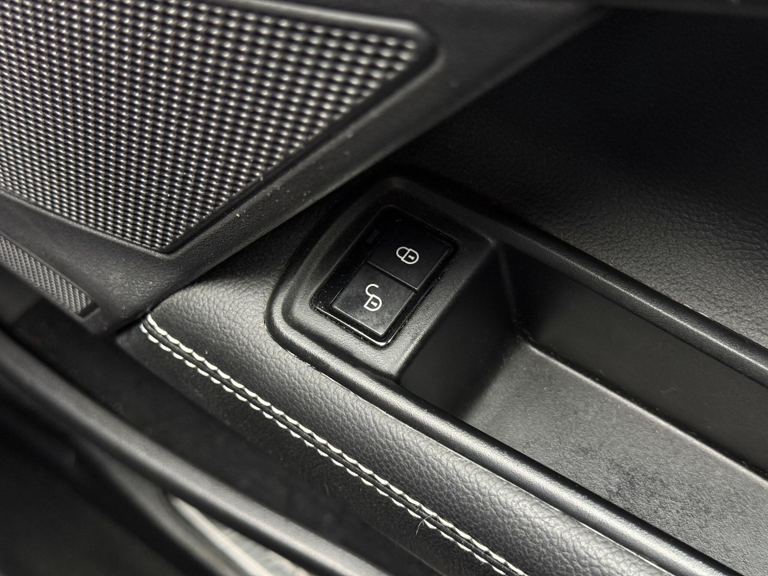 Used Jaguar XE for sale - 77684210: Photo 80