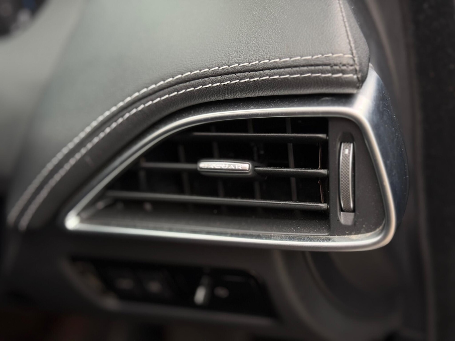 Used Jaguar XE for sale - 77684210: Photo 81