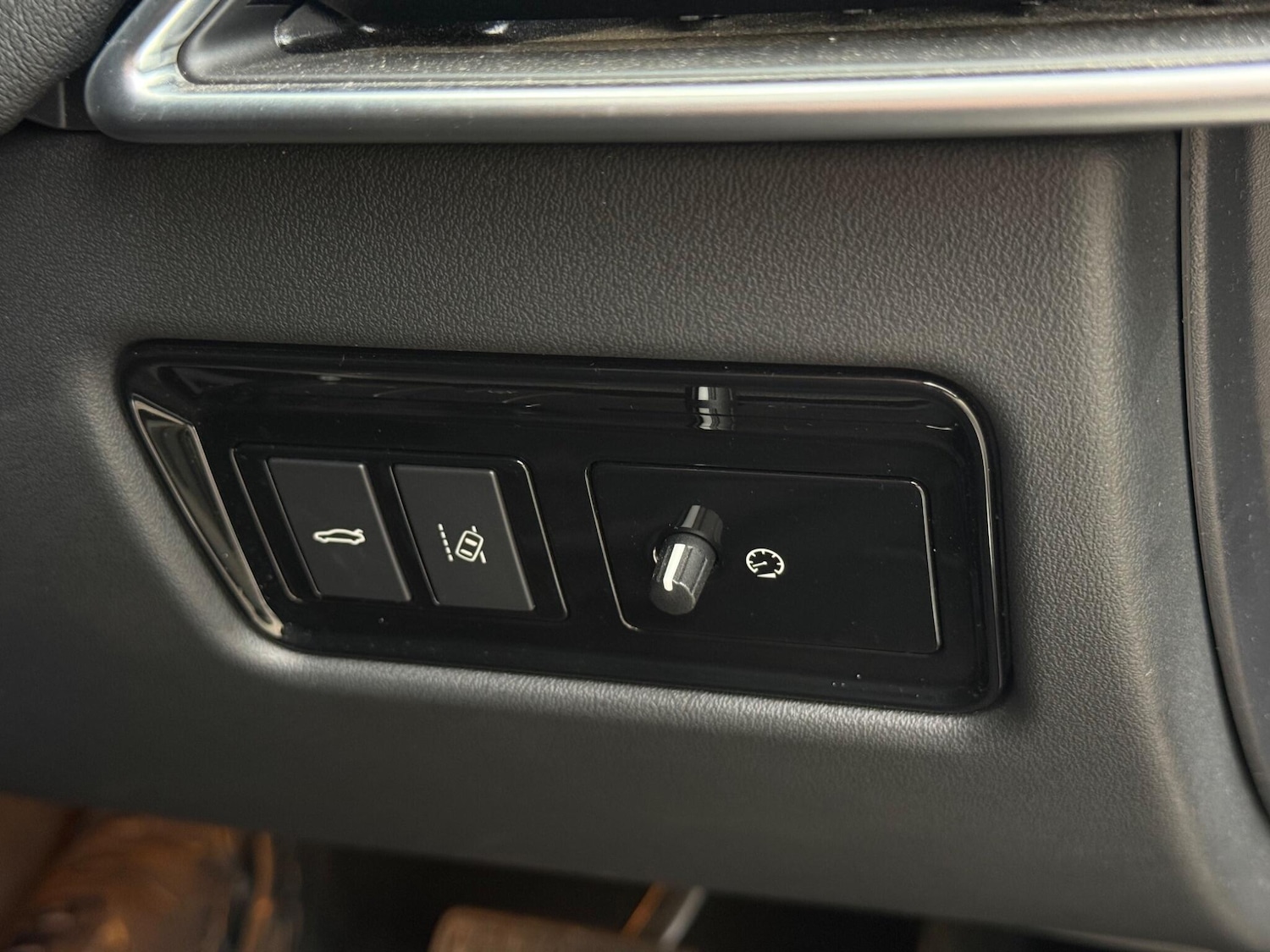 Used Jaguar XE for sale - 77684210: Photo 82