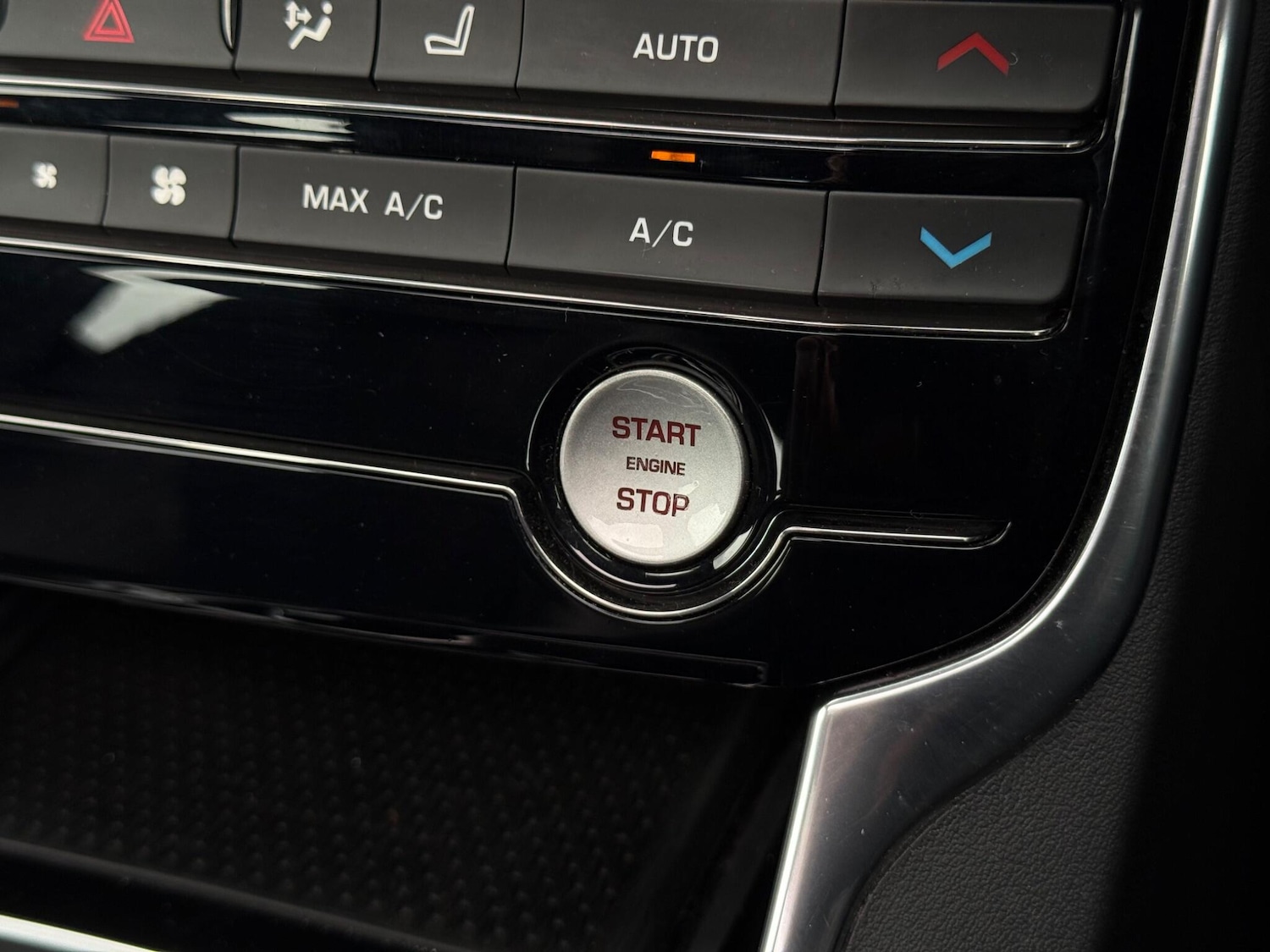 Used Jaguar XE for sale - 77684210: Photo 89