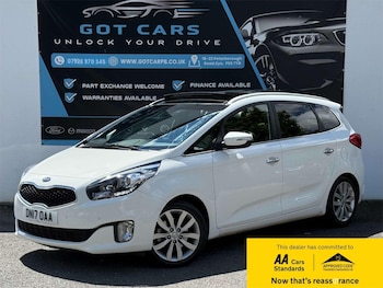 Used Kia Carens 2017 for sale - 78890924: Photo