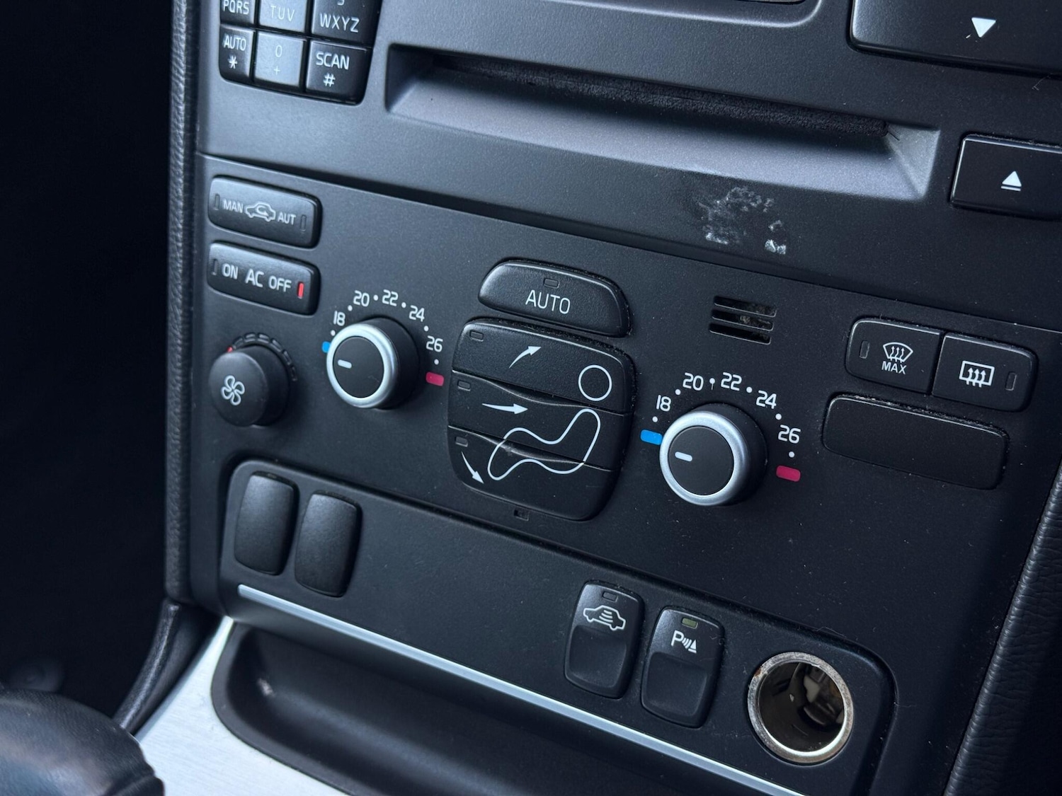 Used Volvo XC90 2014 for sale - 77957650: Photo 80