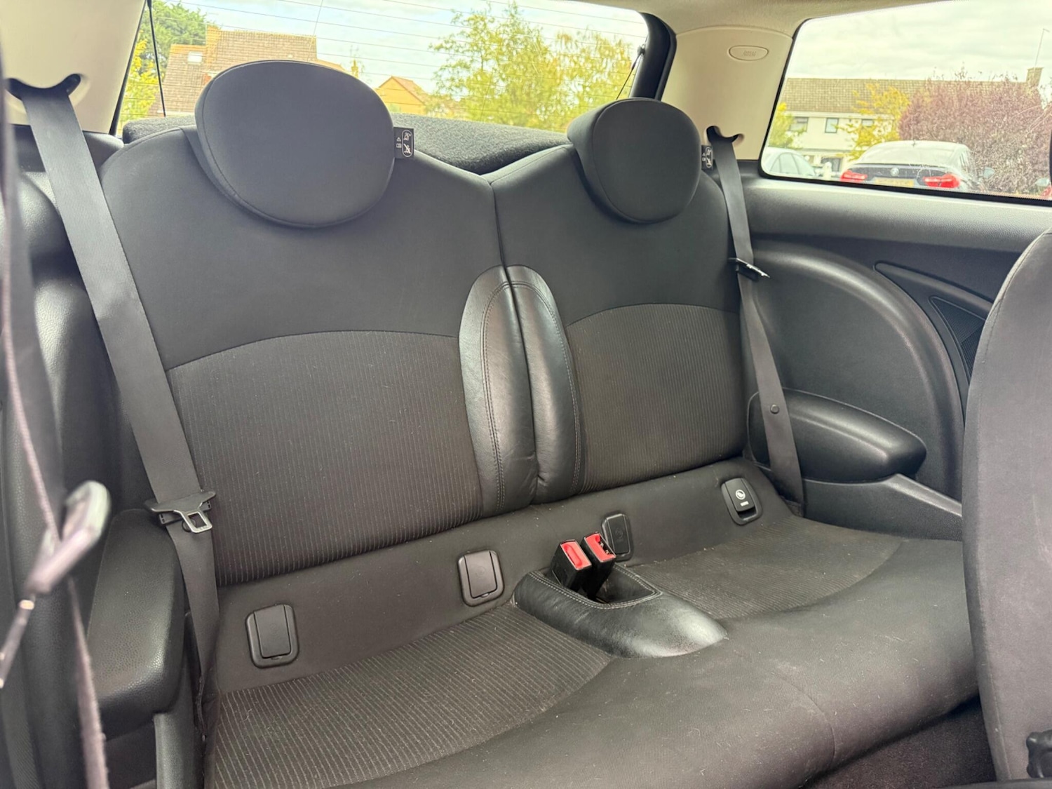 Used MINI Hatch 2011 for sale - 76994763: Photo 24