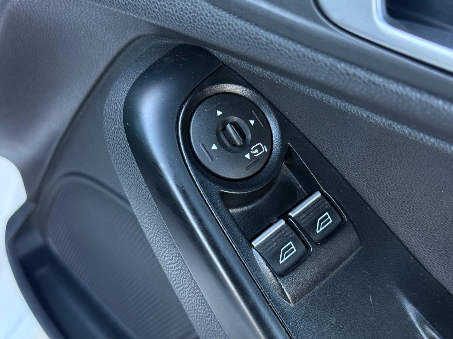 Used Ford Fiesta 2015 for sale - 76780817: Photo 47