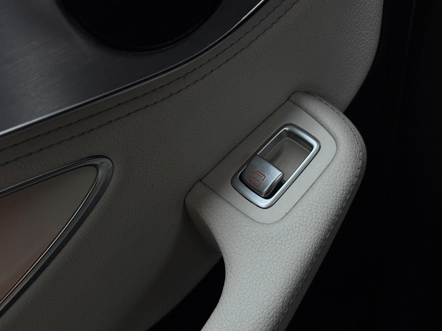 Used Mercedes-Benz C Class 2015 for sale - 77066680: Photo 41