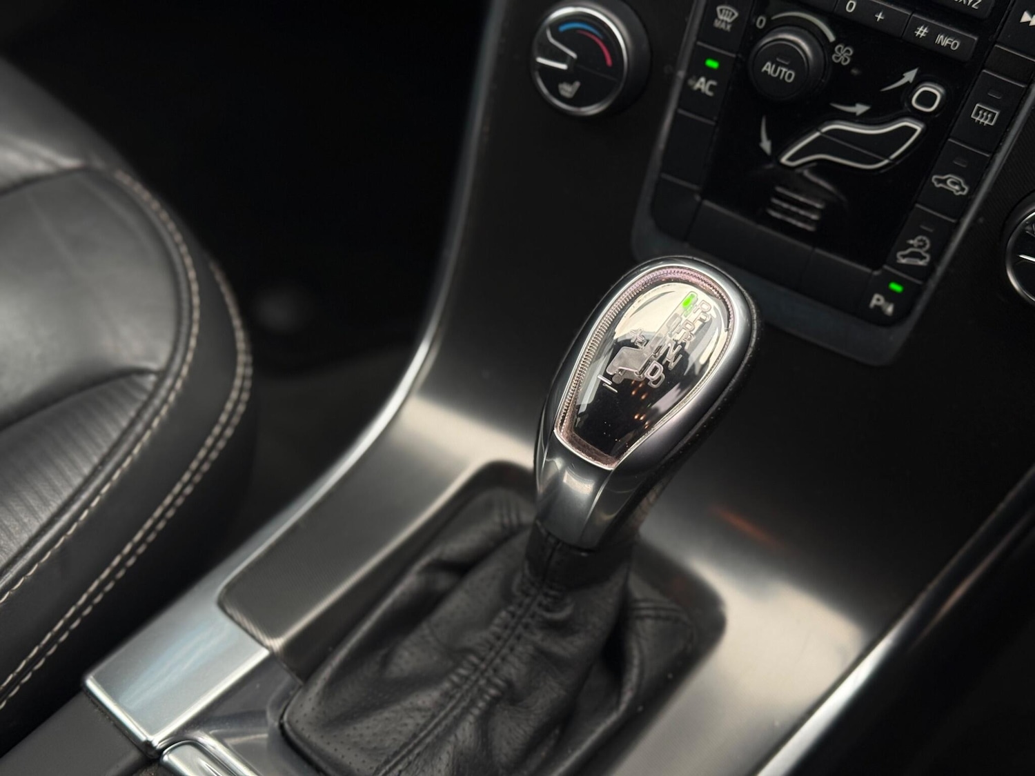 Used Volvo XC60 2012 for sale - 76424795: Photo 37