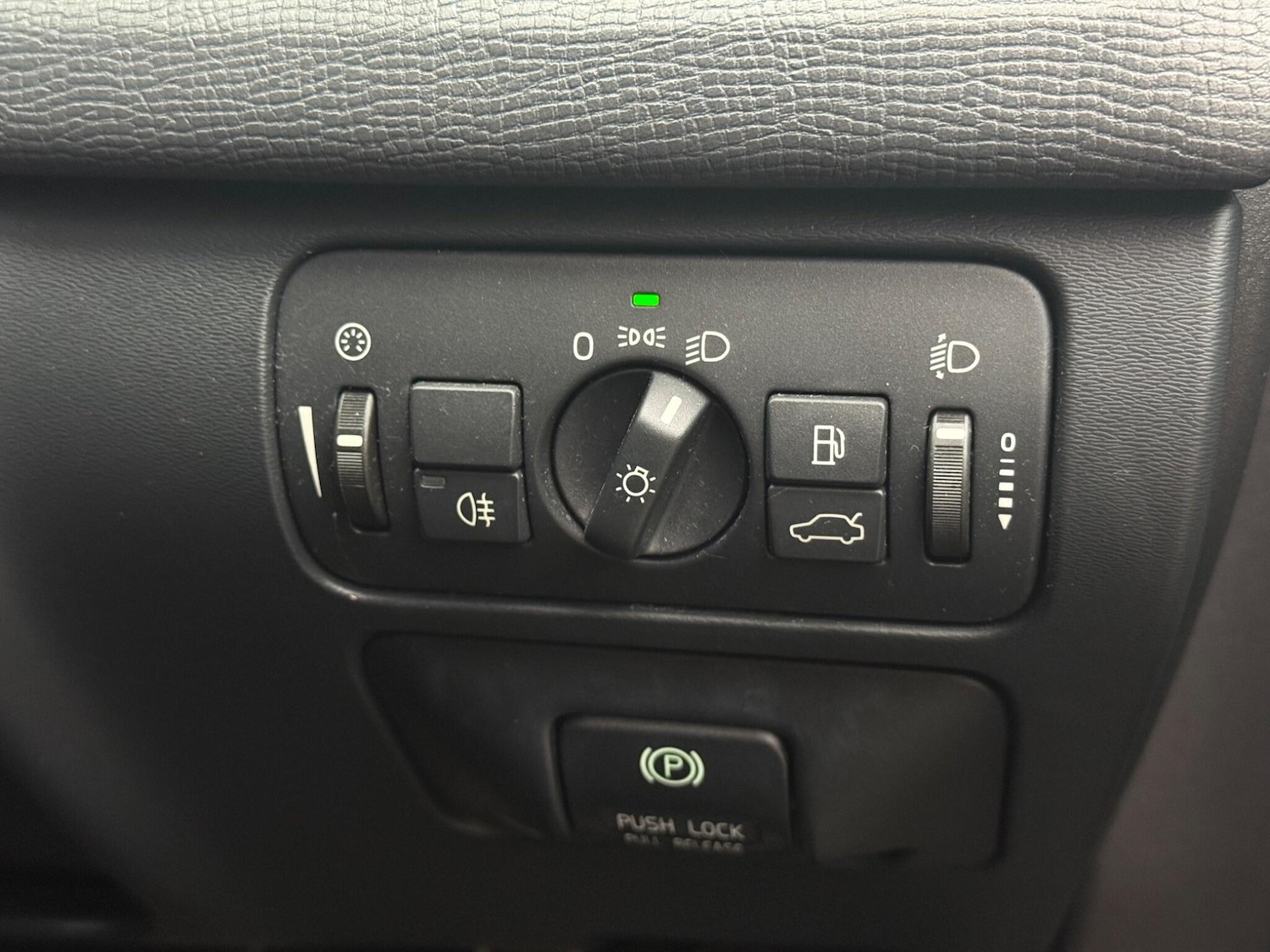 Used Volvo XC60 2012 for sale - 76424795: Photo 43