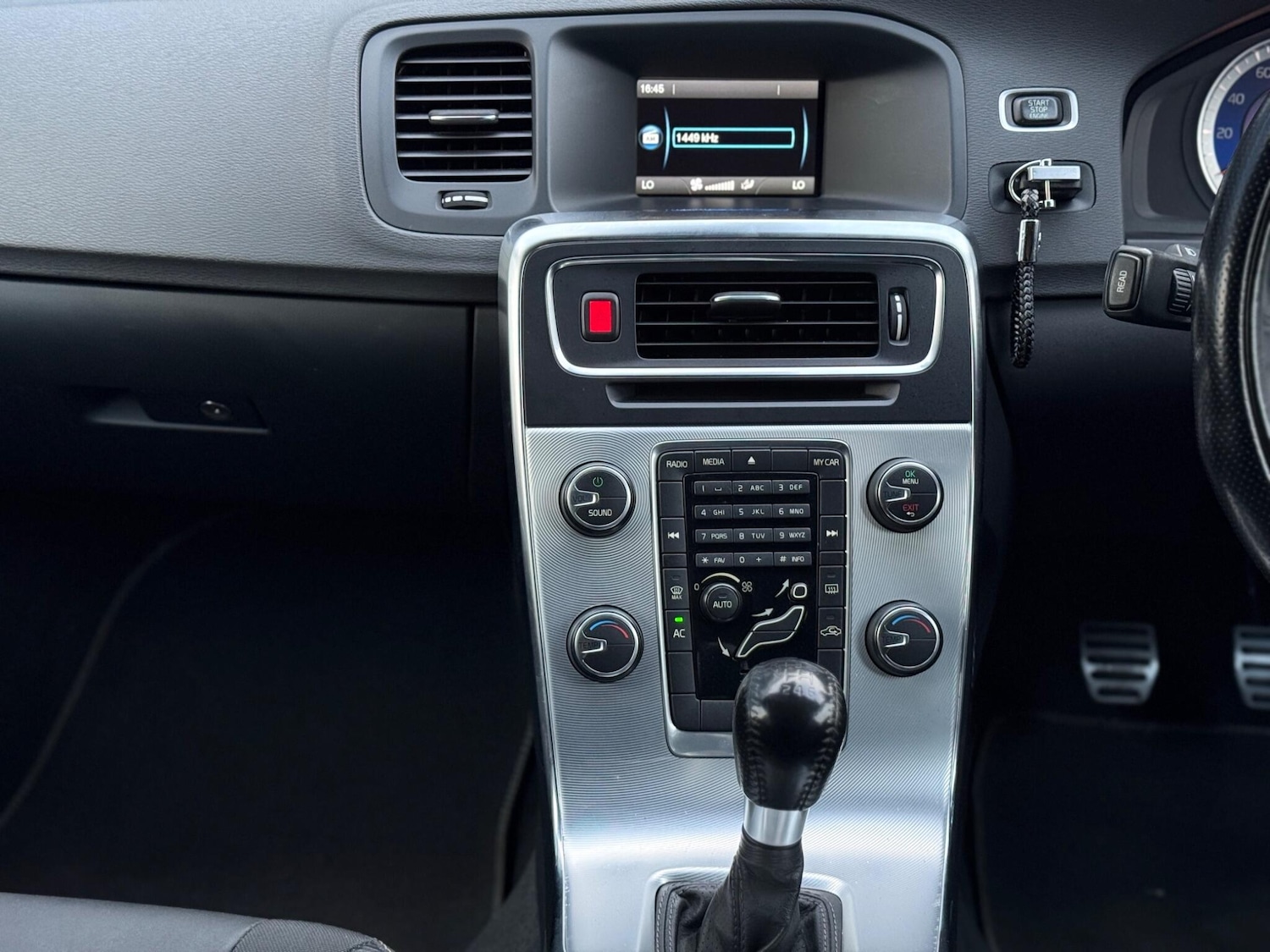 Used Volvo V60 for sale - 76484791: Photo 31