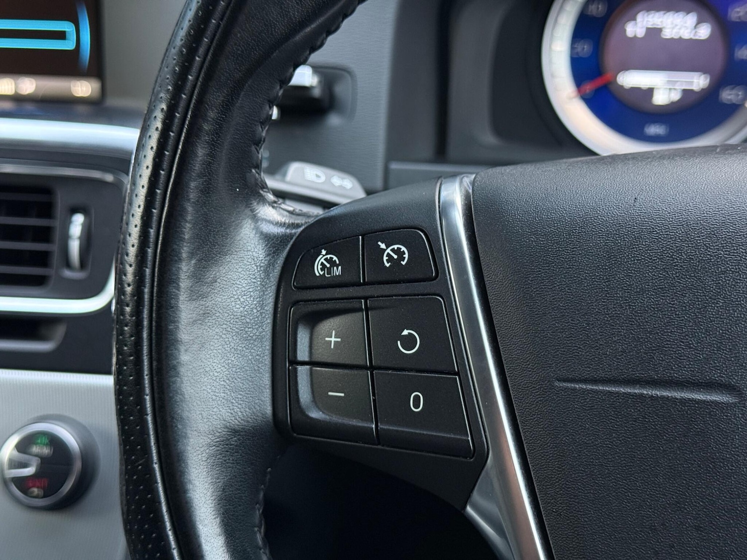 Used Volvo V60 for sale - 76484791: Photo 35