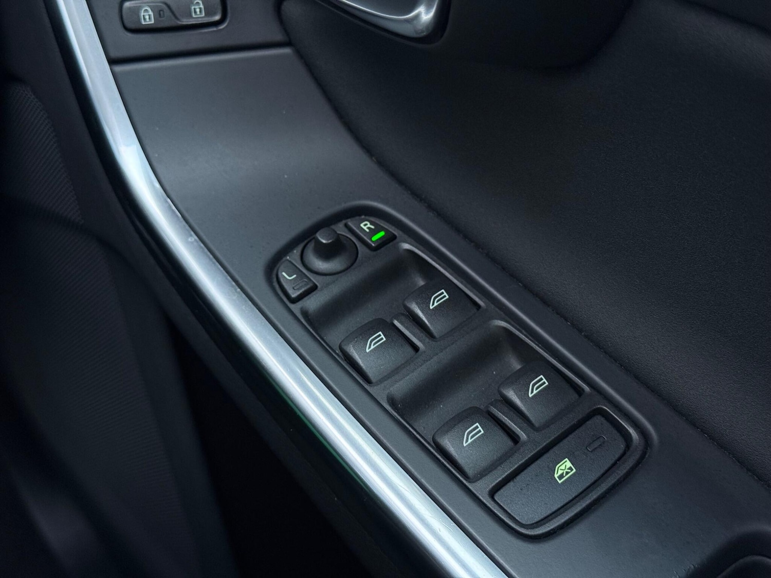 Used Volvo V60 for sale - 76484791: Photo 37