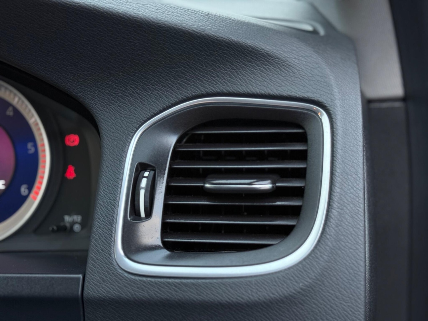 Used Volvo V60 for sale - 76484791: Photo 40