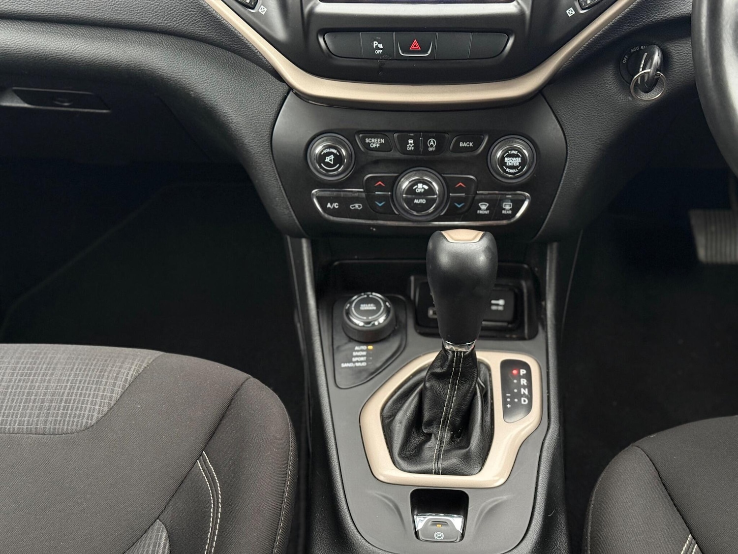 Used Jeep Cherokee 2015 for sale - 77306348: Photo 51