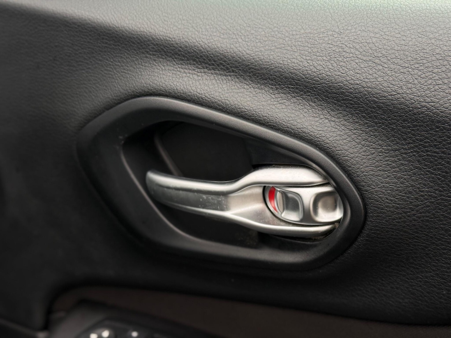 Used Jeep Cherokee 2015 for sale - 77306348: Photo 60