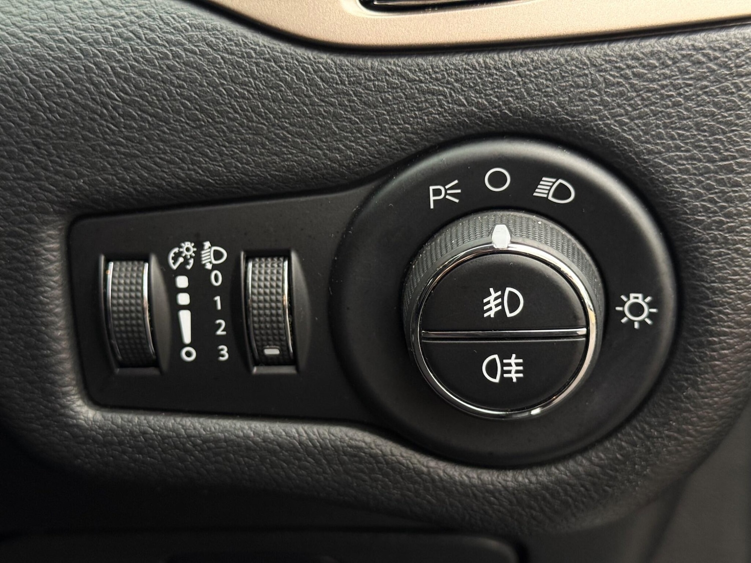 Used Jeep Cherokee 2015 for sale - 77306348: Photo 61