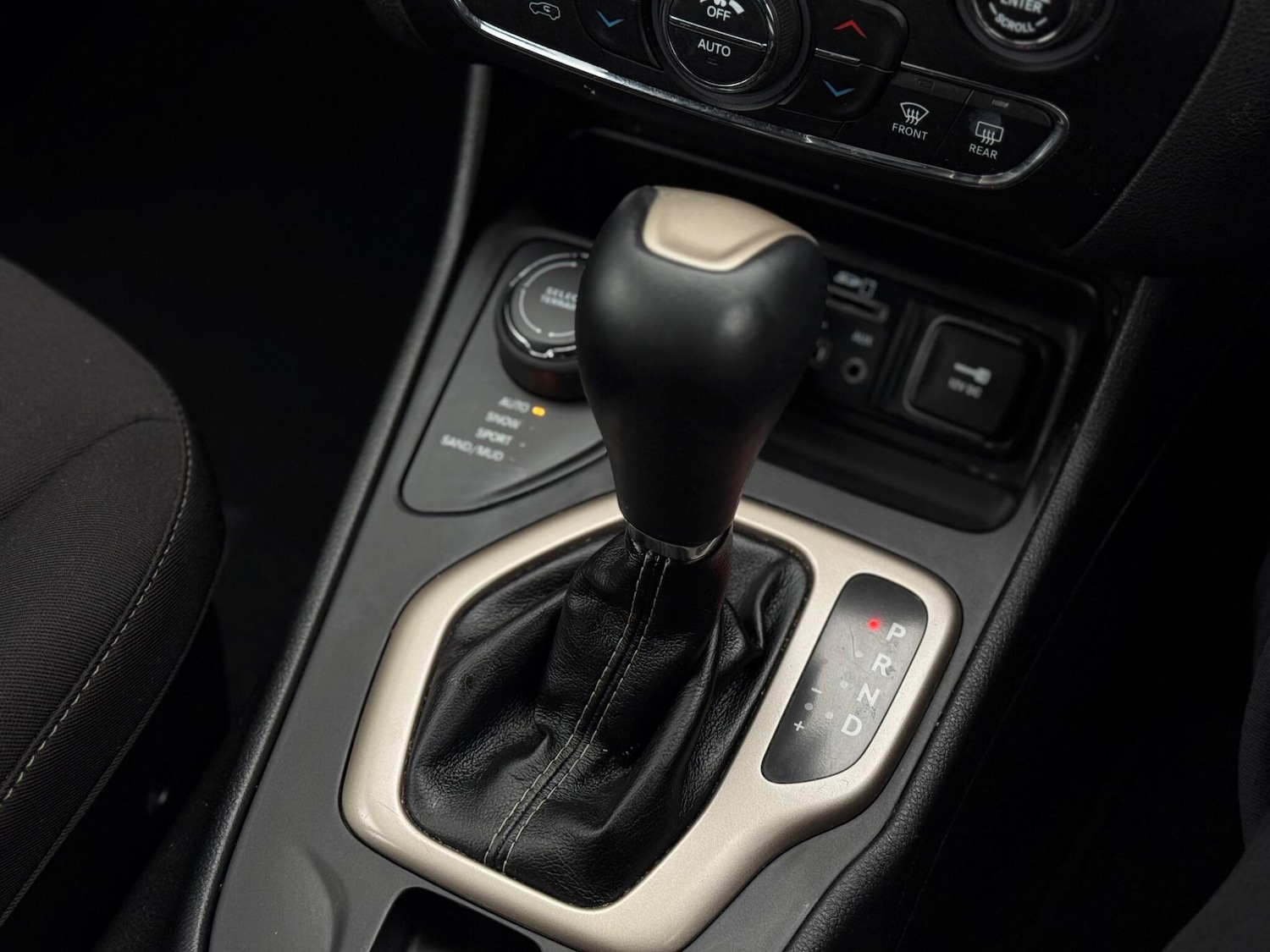 Used Jeep Cherokee 2015 for sale - 77306348: Photo 64