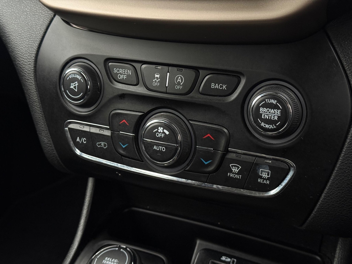 Used Jeep Cherokee 2015 for sale - 77306348: Photo 68