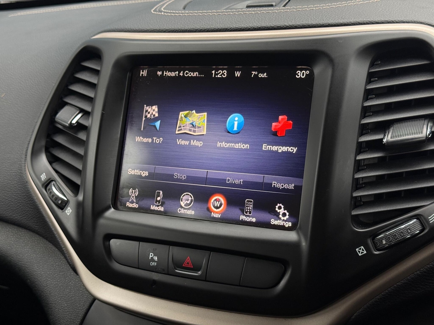 Used Jeep Cherokee 2015 for sale - 77306348: Photo 70