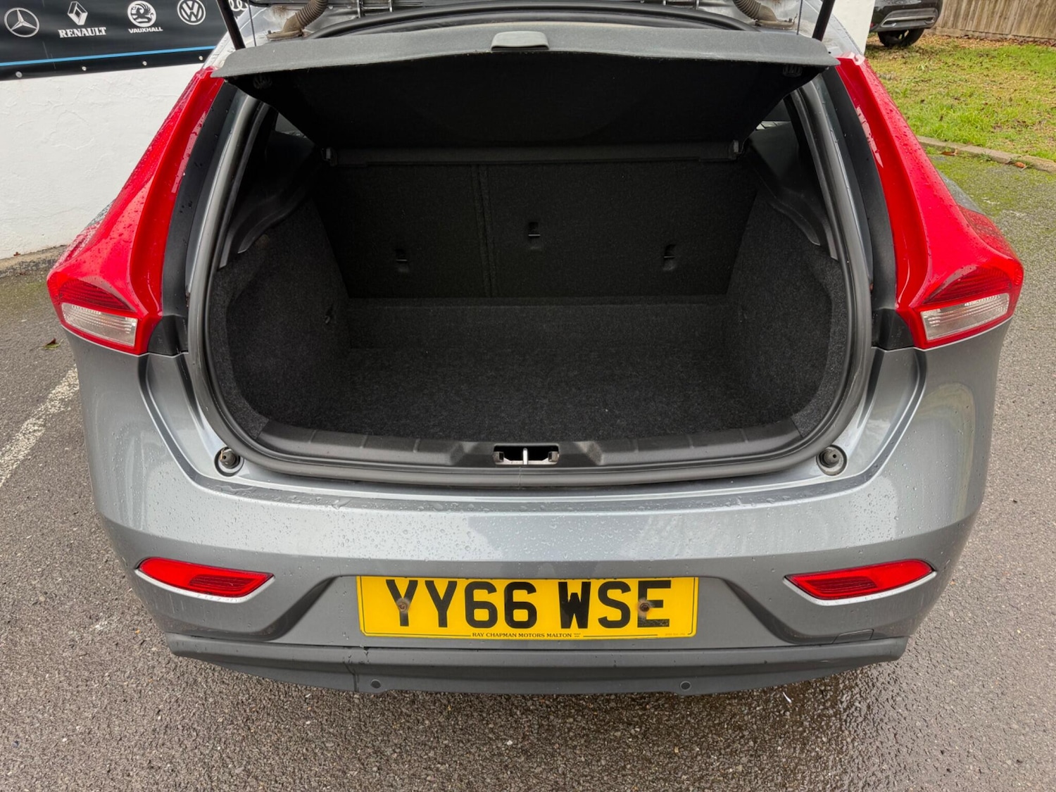 Used Volvo V40 2016 for sale - 76562351: Photo 25