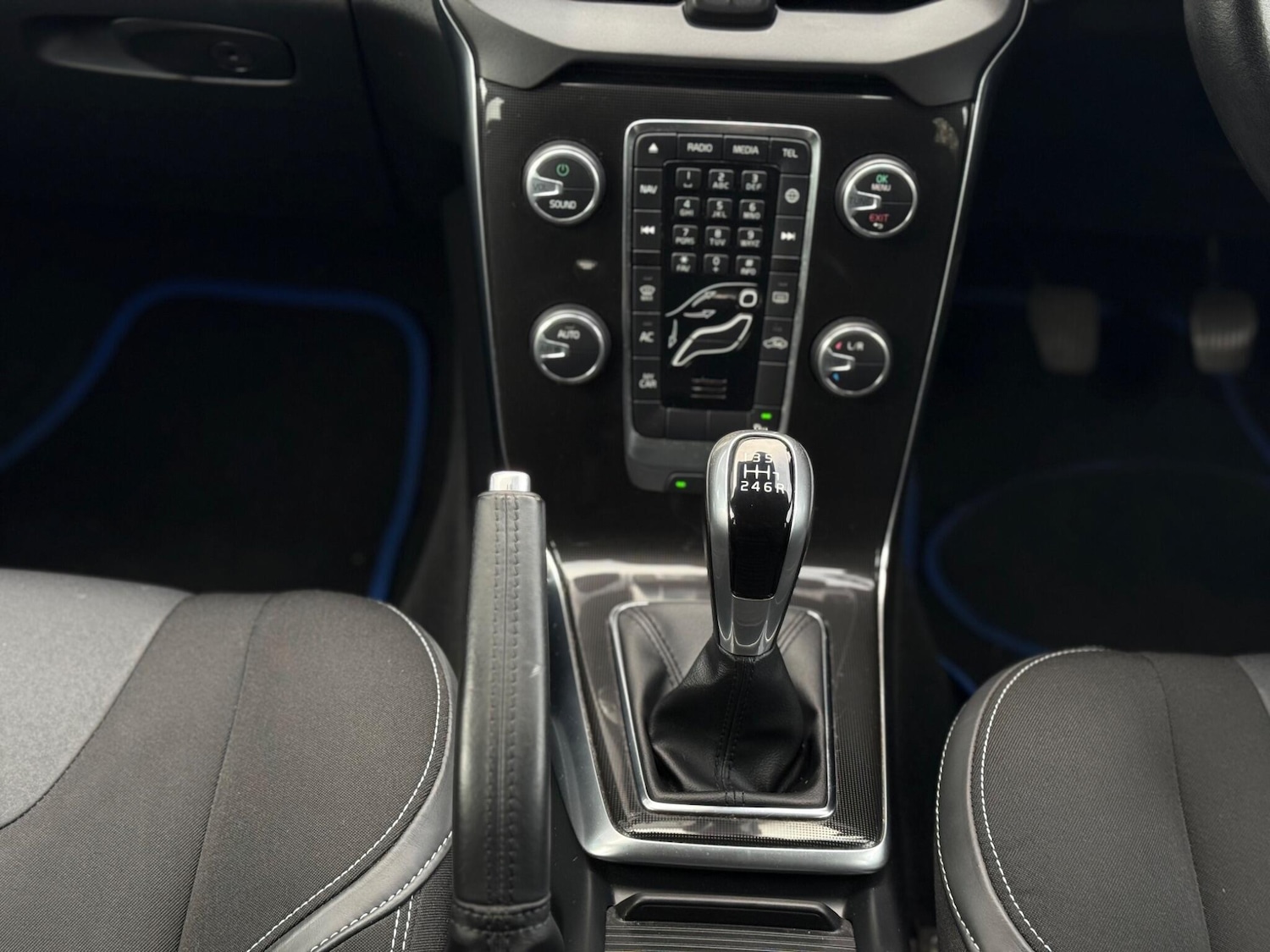 Used Volvo V40 2016 for sale - 76562351: Photo 32