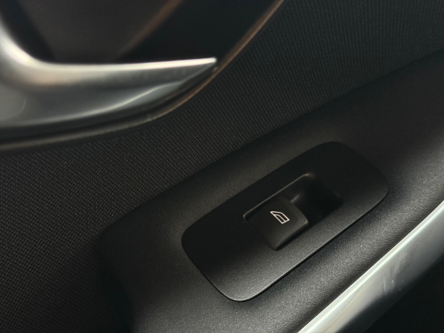 Used Volvo V40 2016 for sale - 76562351: Photo 34