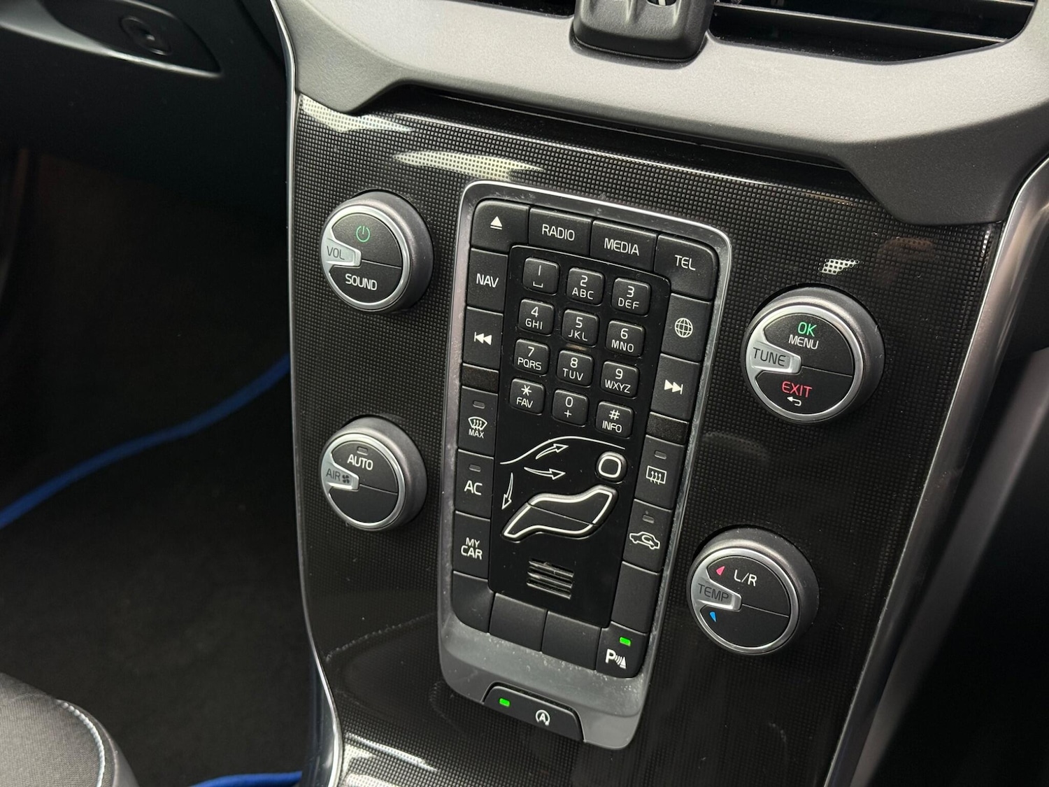 Used Volvo V40 2016 for sale - 76562351: Photo 38