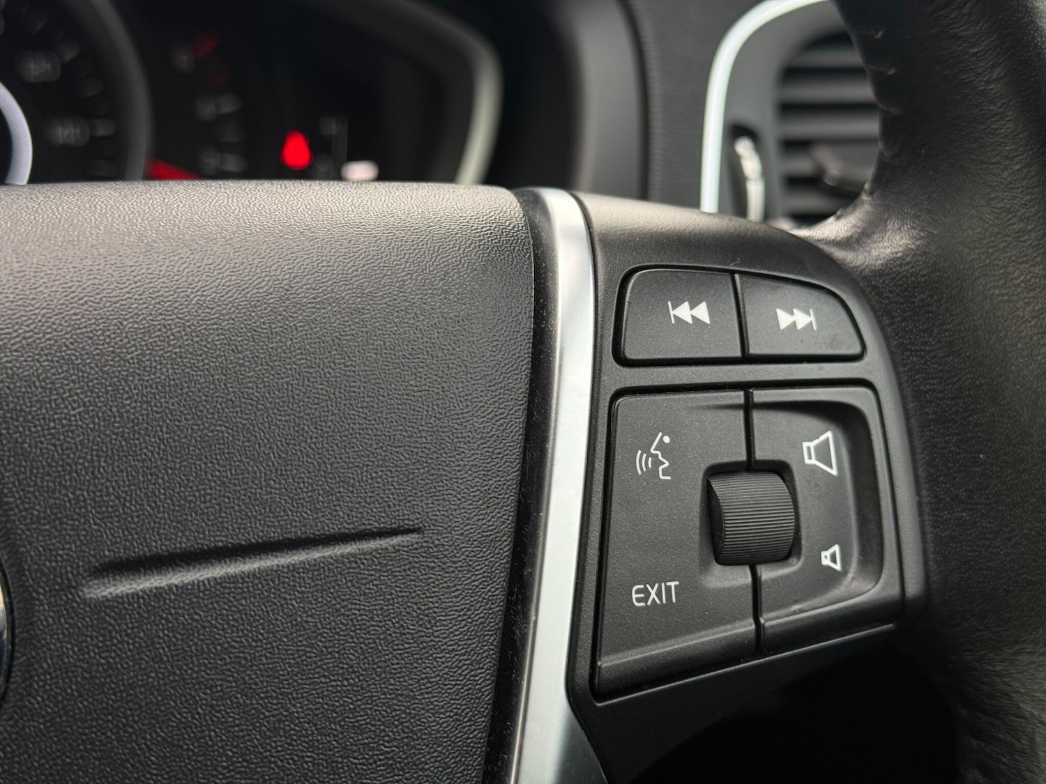 Used Volvo V40 2016 for sale - 76562351: Photo 42