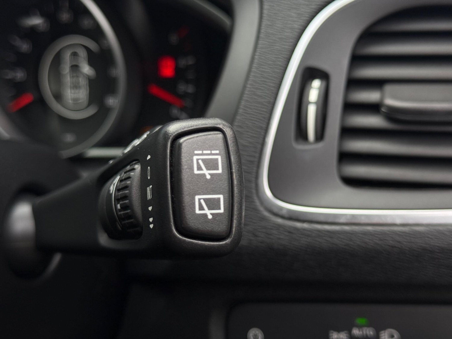 Used Volvo V40 2016 for sale - 76562351: Photo 44