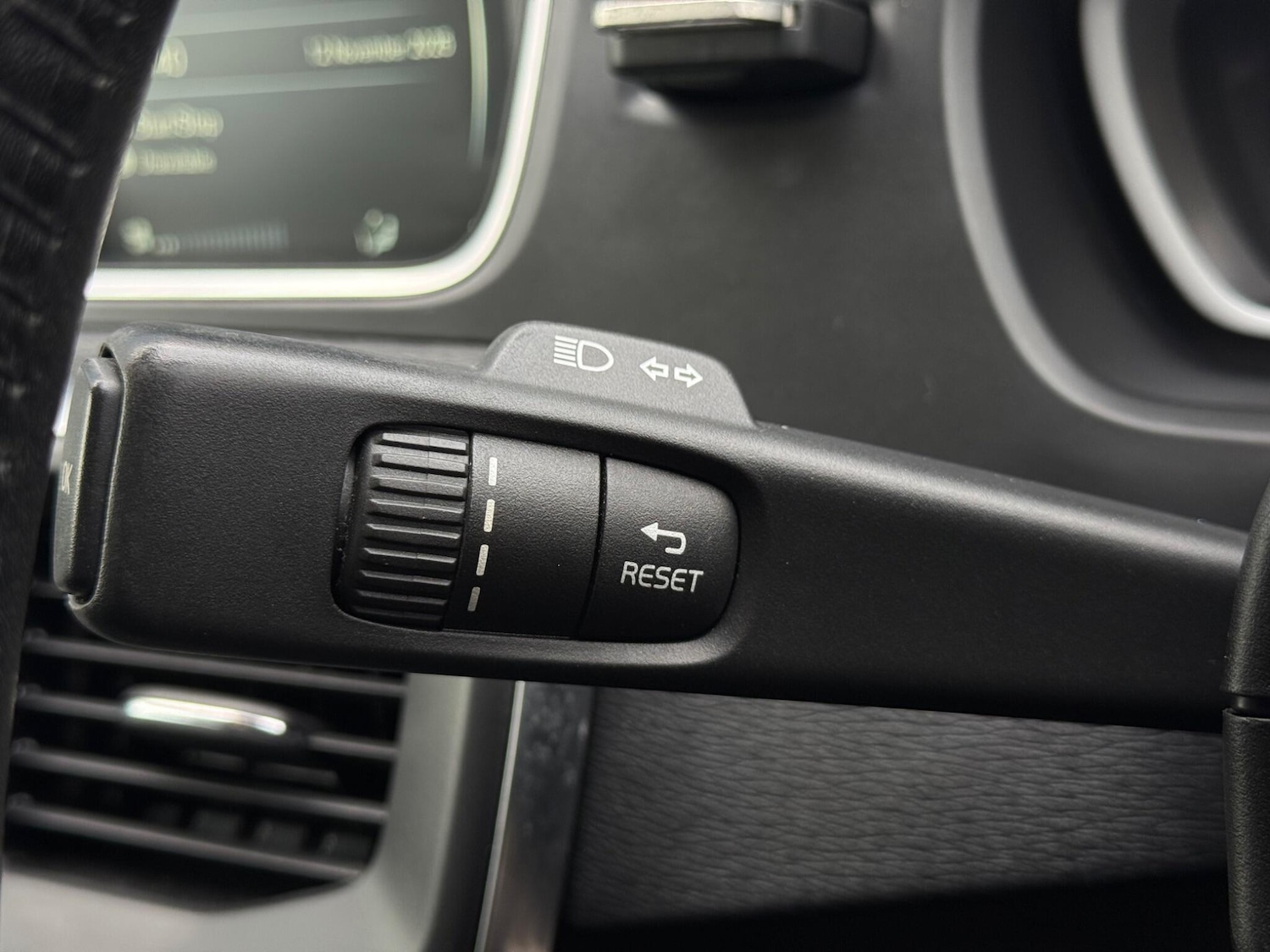 Used Volvo V40 2016 for sale - 76562351: Photo 46