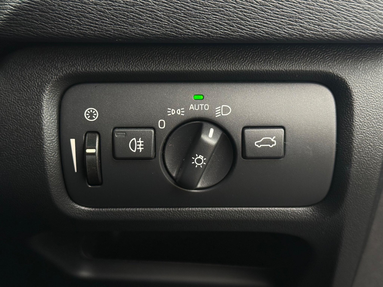 Used Volvo V40 2016 for sale - 76562351: Photo 47