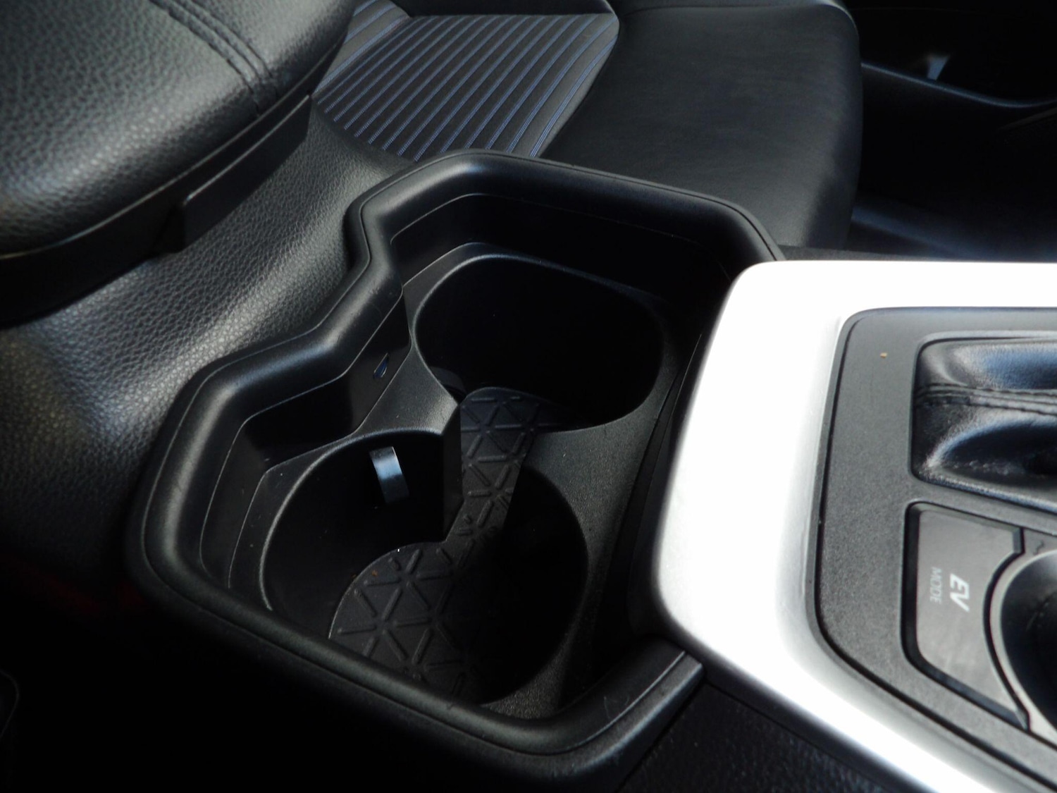 Used Toyota RAV4 2020 for sale - 76913964: Photo 11