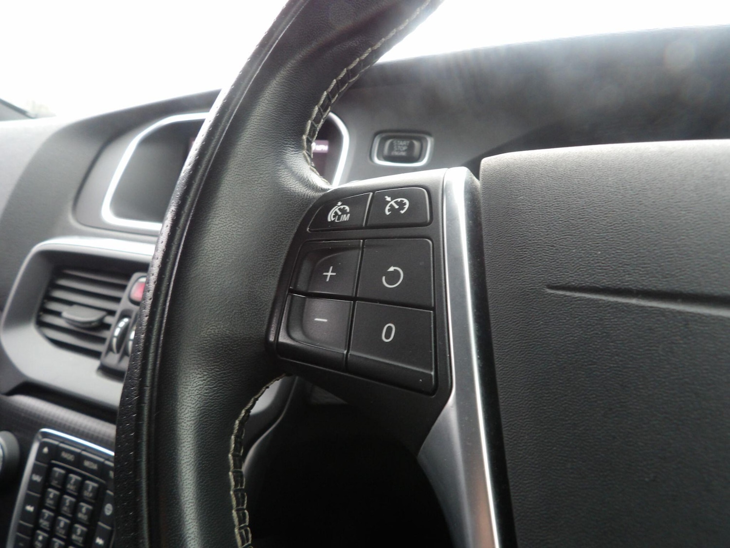 Used Volvo V40 2019 for sale - 77029628: Photo 20