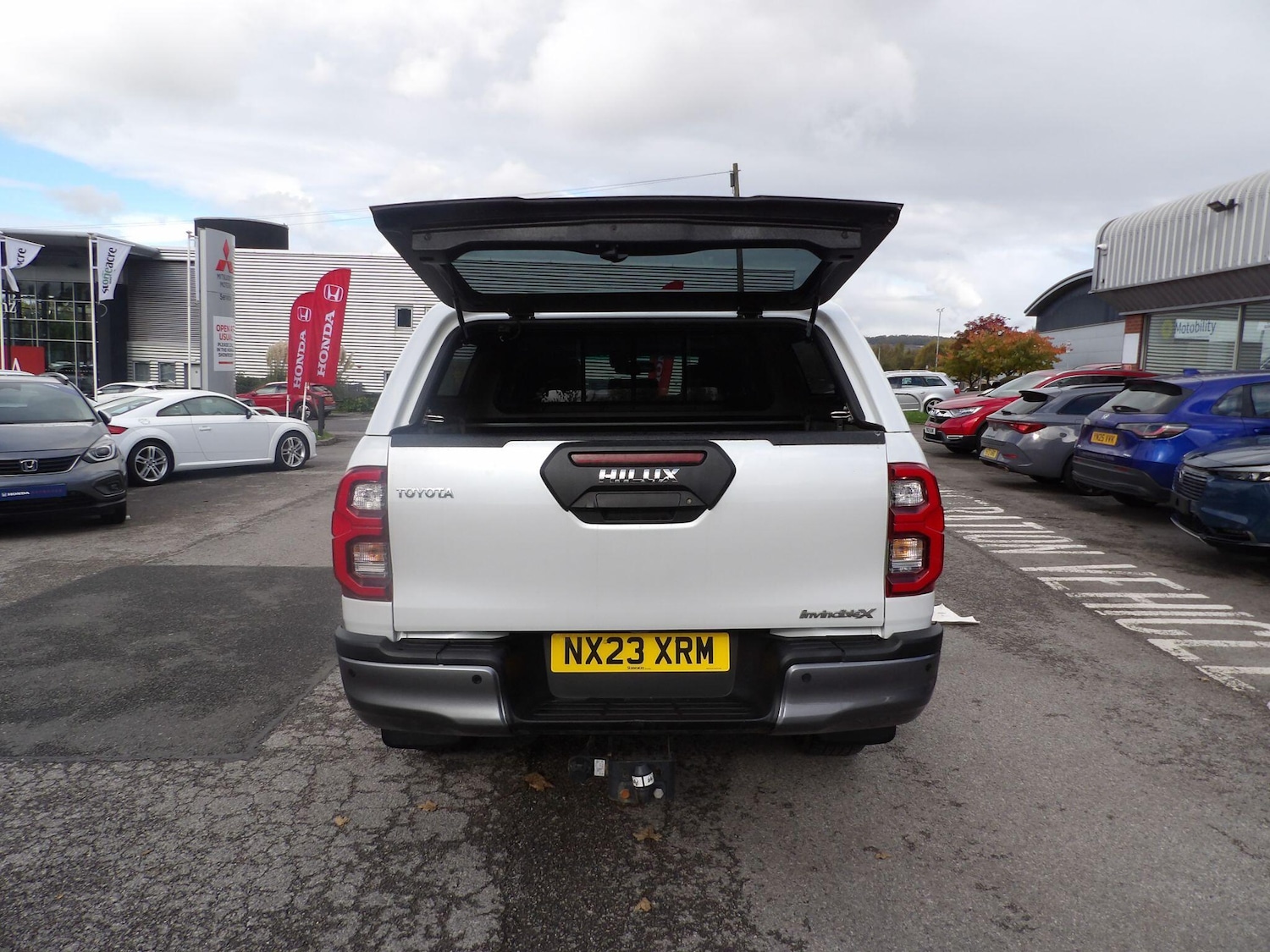 Used Toyota Hilux 2023 for sale - 76457652: Photo 12