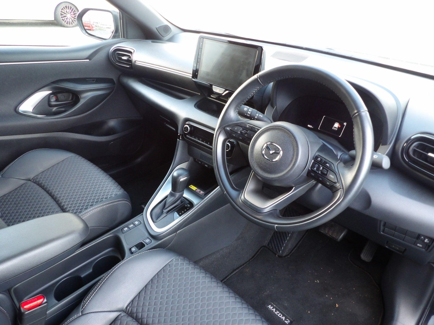 Used Mazda Mazda2 HYBRID 2024 for sale - 76918619: Photo 8