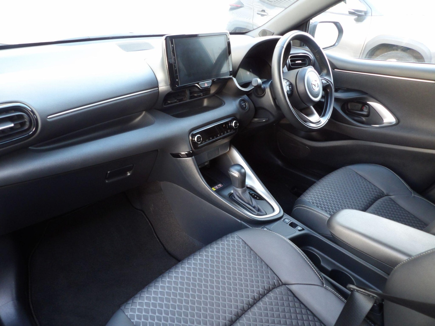 Used Mazda Mazda2 HYBRID 2024 for sale - 76918619: Photo 9