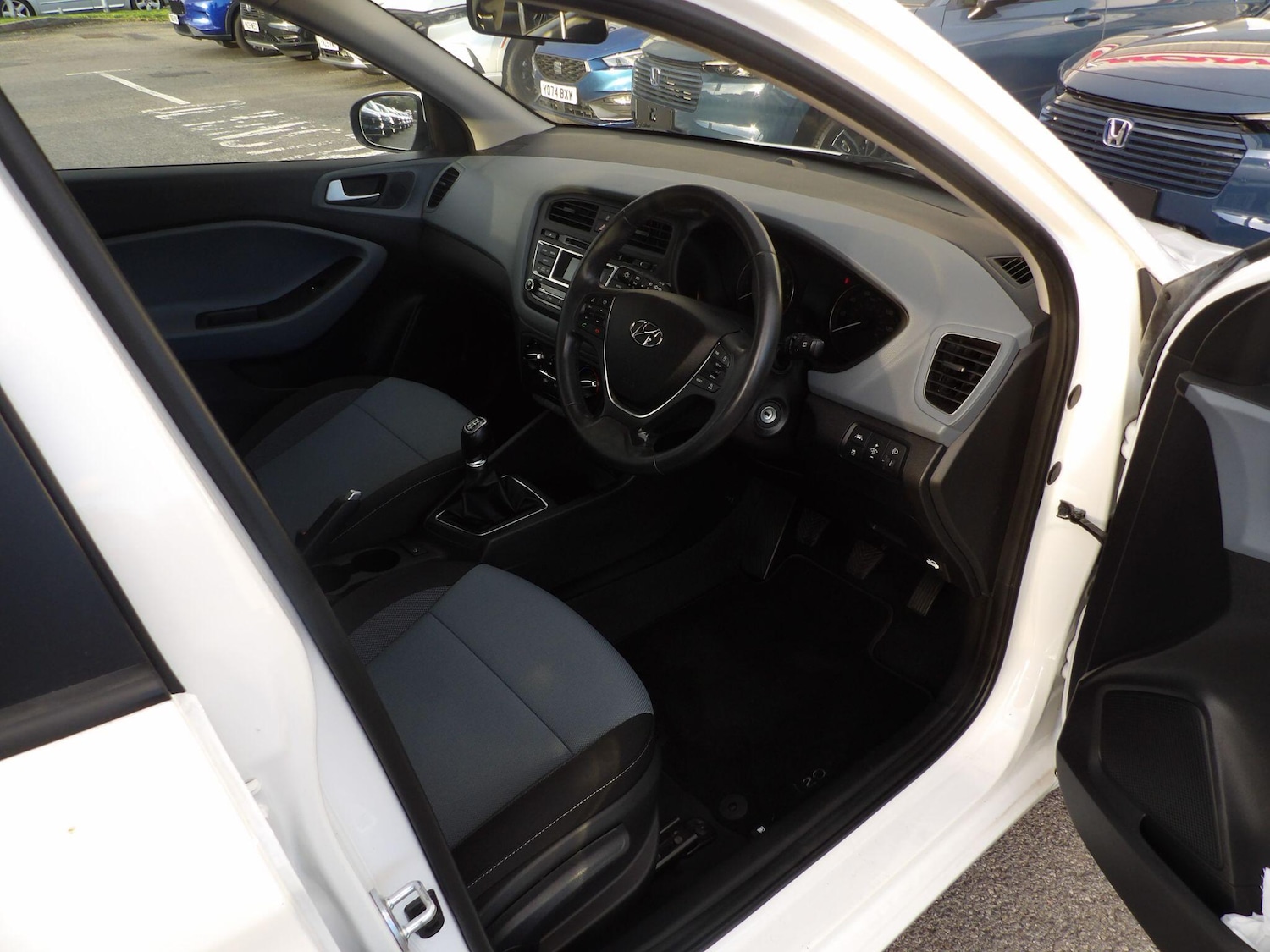 Used Hyundai i20 2018 for sale - 76458121: Photo 15