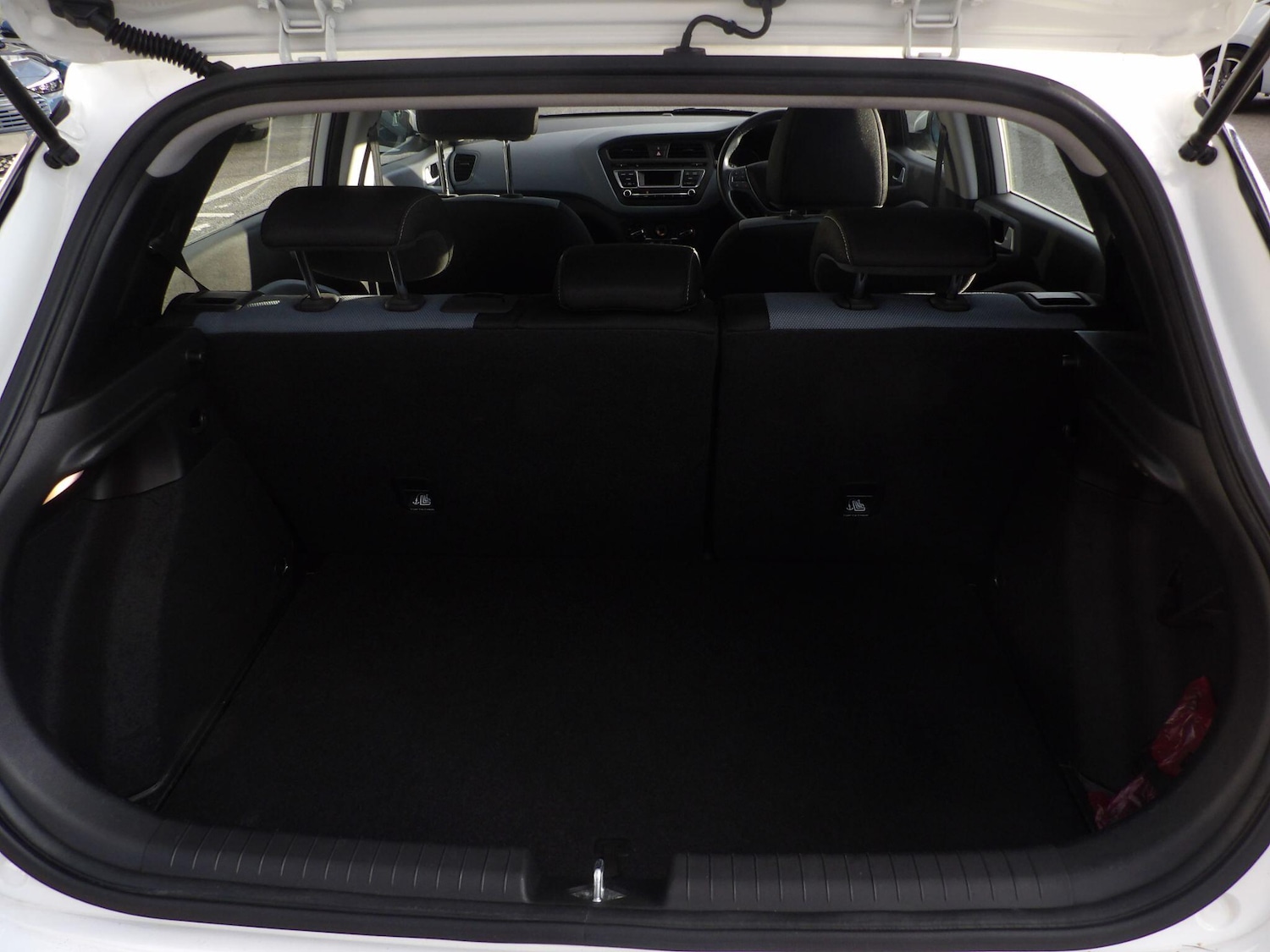 Used Hyundai i20 2018 for sale - 76458121: Photo 8