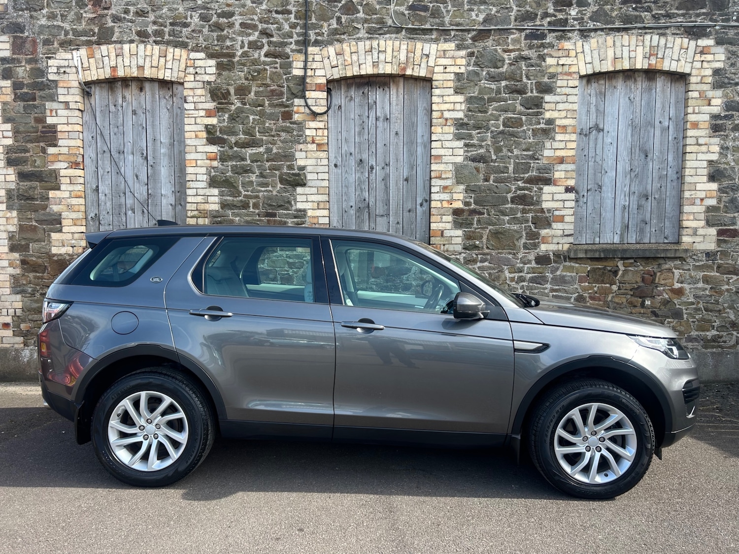 Used Land Rover Discovery Sport 2017 for sale - 78152689: Photo 2