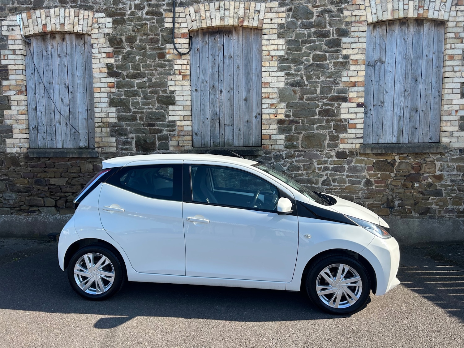 Used Toyota AYGO 2015 for sale - 77947405: Photo 2